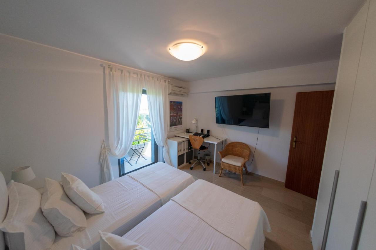 Villa Waves - Agios Nikolaos Anavyssos Eksteriør billede